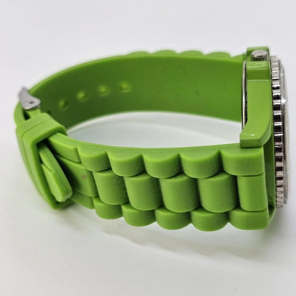 Women's Watch 38MM White‎ Dial Cross on Dial Religious Green Bands New Battery